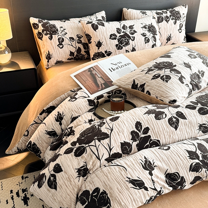 91家纺网 家纺一手货源 找家纺 卡罗兰 2025新款雕花烂花牛奶绒套件-缠花枝系列 缠花枝-蔷薇