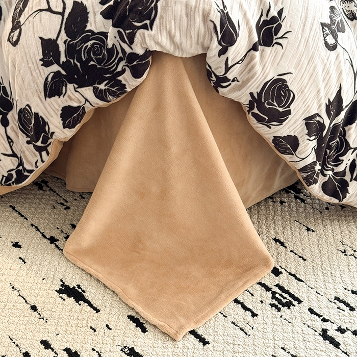 91家纺网 家纺一手货源 找家纺 卡罗兰 2025新款雕花烂花牛奶绒套件-缠花枝系列 缠花枝-蔷薇