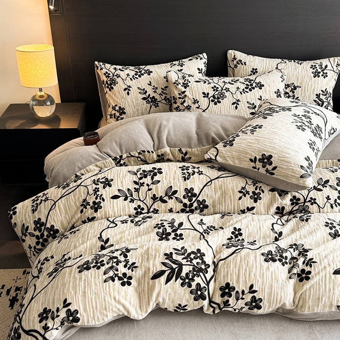 91家纺网 家纺一手货源 找家纺 卡罗兰 2025新款雕花烂花牛奶绒套件-缠花枝系列 缠花枝-迎春灰色