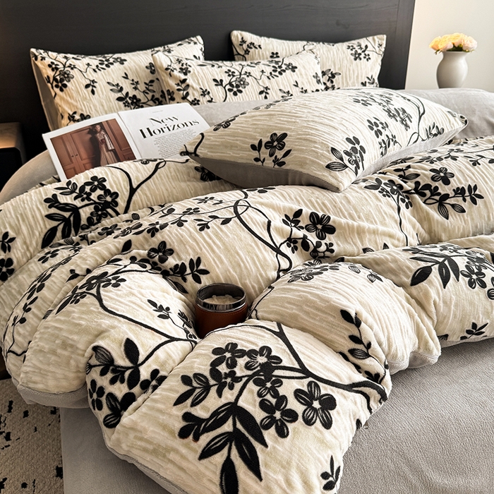 91家纺网 家纺一手货源 找家纺 卡罗兰 2025新款雕花烂花牛奶绒套件-缠花枝系列 缠花枝-迎春灰色