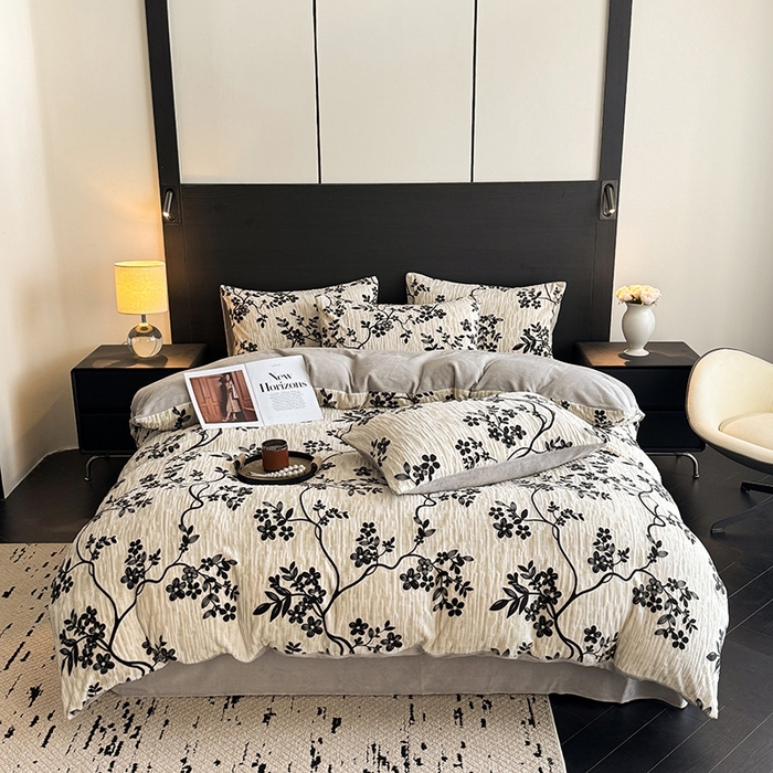 91家纺网 家纺一手货源 找家纺 卡罗兰 2025新款雕花烂花牛奶绒套件-缠花枝系列 缠花枝-迎春灰色