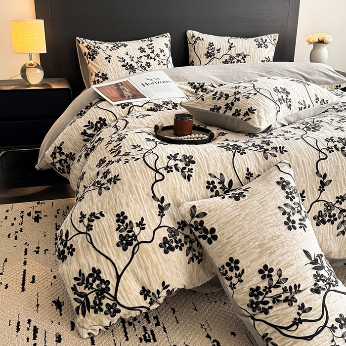 91家纺网 家纺一手货源 找家纺 卡罗兰 2025新款雕花烂花牛奶绒套件-缠花枝系列 缠花枝-迎春灰色