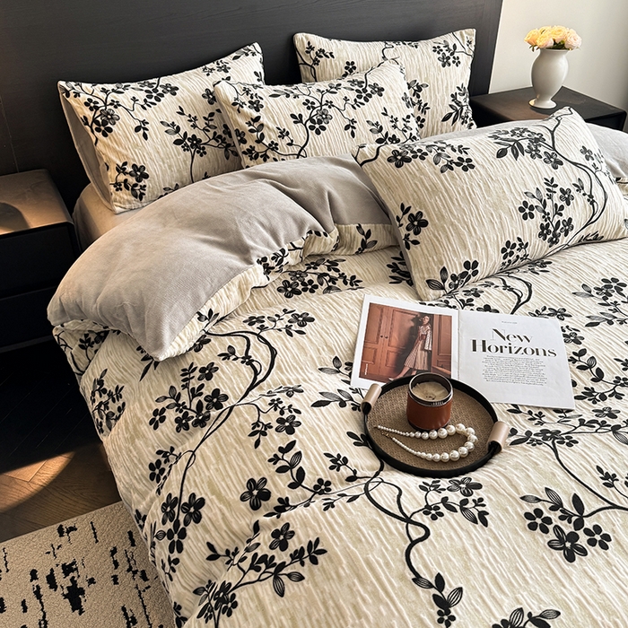 91家纺网 家纺一手货源 找家纺 卡罗兰 2025新款雕花烂花牛奶绒套件-缠花枝系列 缠花枝-迎春灰色