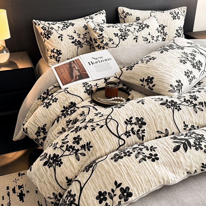 91家纺网 家纺一手货源 找家纺 卡罗兰 2025新款雕花烂花牛奶绒套件-缠花枝系列 缠花枝-迎春灰色