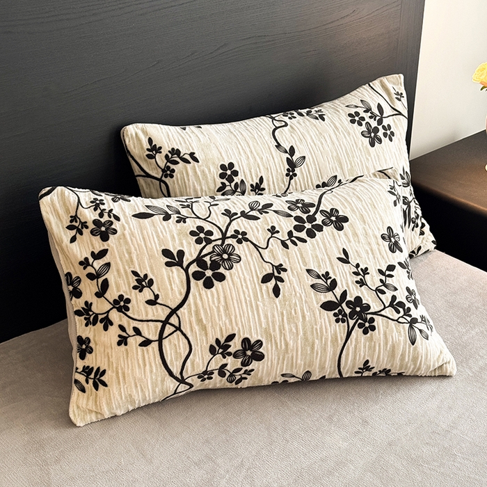 91家纺网 家纺一手货源 找家纺 卡罗兰 2025新款雕花烂花牛奶绒套件-缠花枝系列 缠花枝-迎春灰色