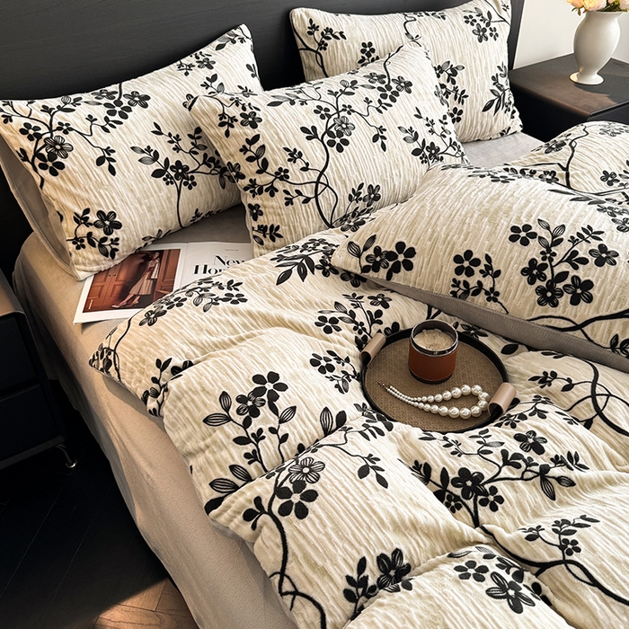 91家纺网 家纺一手货源 找家纺 卡罗兰 2025新款雕花烂花牛奶绒套件-缠花枝系列 缠花枝-迎春灰色