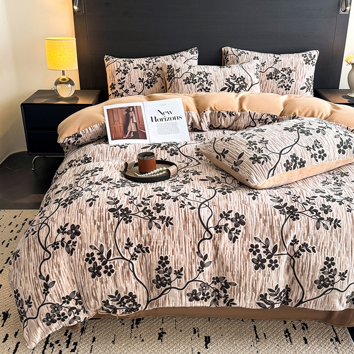 91家纺网 家纺一手货源 找家纺 卡罗兰 2025新款雕花烂花牛奶绒套件-缠花枝系列 缠花枝-迎春卡其