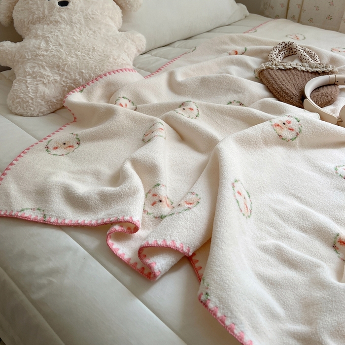 91家纺网 家纺一手货源 找家纺 萝莉家纺 2025新款四季多功能双面宝宝绒暖肤毯米粒绒毛毯 花环兔