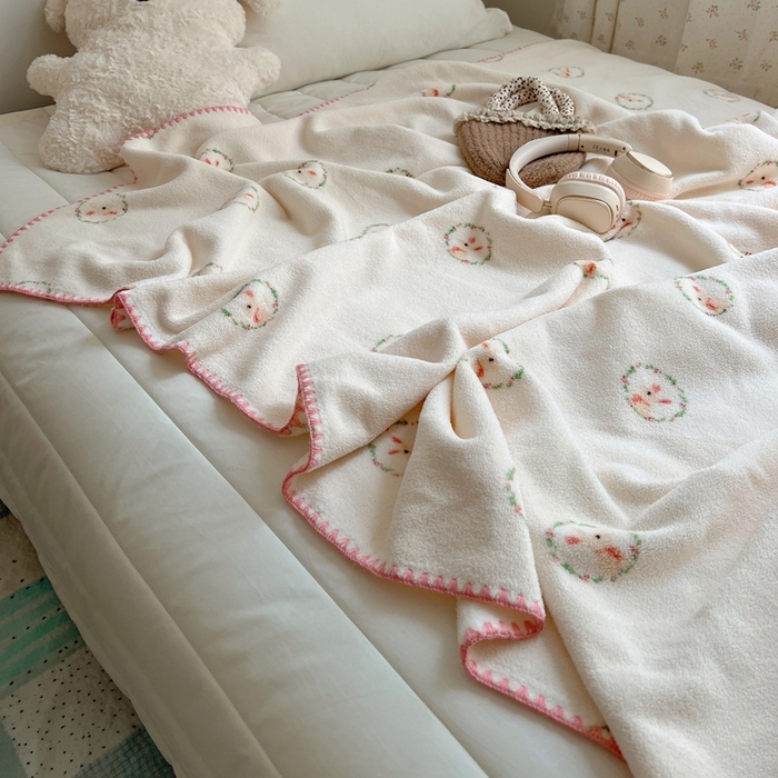 91家纺网 家纺一手货源 找家纺 萝莉家纺 2025新款四季多功能双面宝宝绒暖肤毯米粒绒毛毯 花环兔
