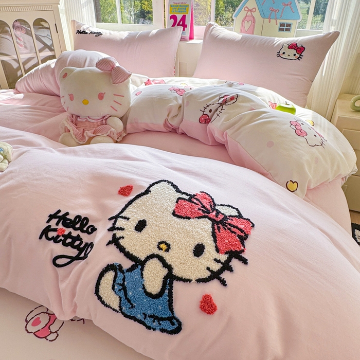 91家纺网 家纺一手货源 找家纺 艾特你 2025新款三丽鸥水洗云朵棉毛巾绣四件套-三丽鸥 甜心Kitty-粉