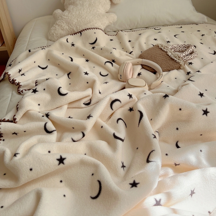91家纺网 家纺一手货源 找家纺 萝莉家纺 2025新款四季多功能双面宝宝绒暖肤毯米粒绒毛毯 星星月亮