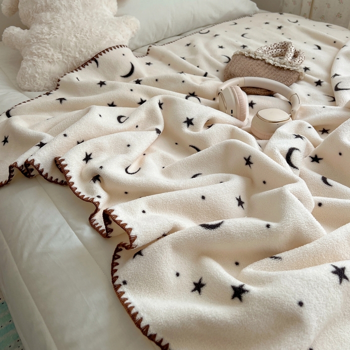 91家纺网 家纺一手货源 找家纺 萝莉家纺 2025新款四季多功能双面宝宝绒暖肤毯米粒绒毛毯 星星月亮