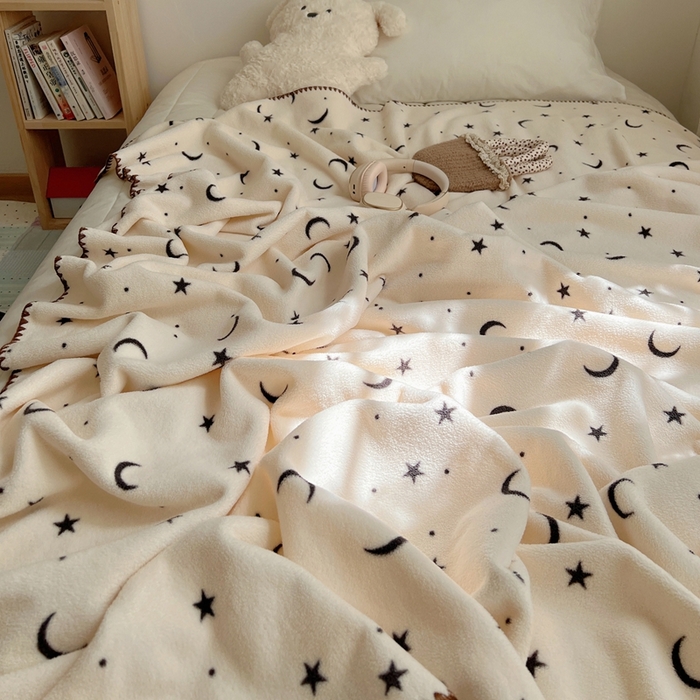 91家纺网 家纺一手货源 找家纺 萝莉家纺 2025新款四季多功能双面宝宝绒暖肤毯米粒绒毛毯 星星月亮