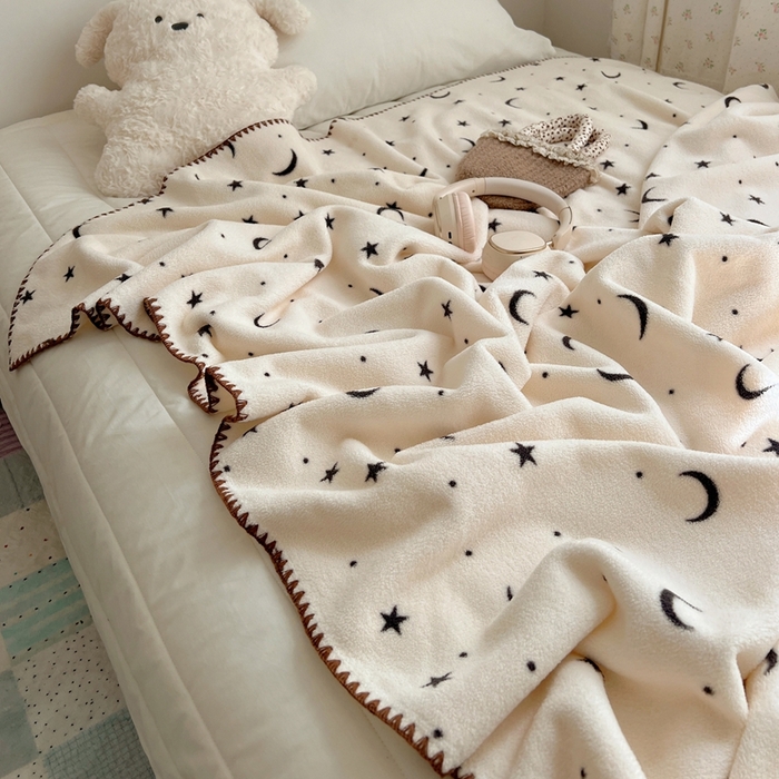 91家纺网 家纺一手货源 找家纺 萝莉家纺 2025新款四季多功能双面宝宝绒暖肤毯米粒绒毛毯 星星月亮
