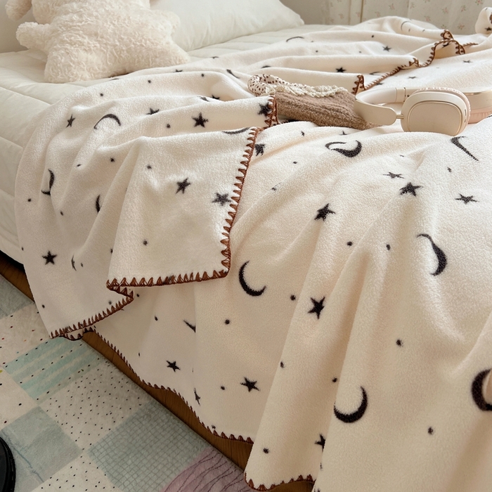 91家纺网 家纺一手货源 找家纺 萝莉家纺 2025新款四季多功能双面宝宝绒暖肤毯米粒绒毛毯 星星月亮