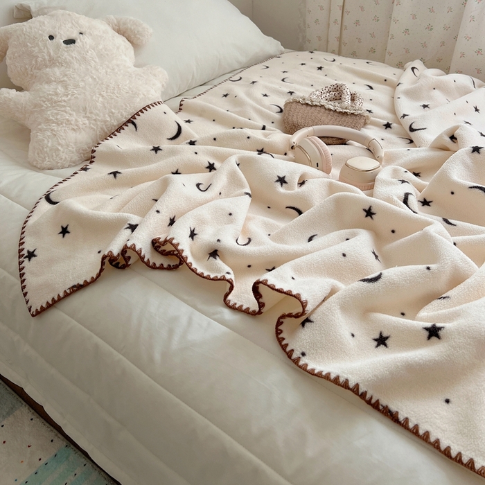 91家纺网 家纺一手货源 找家纺 萝莉家纺 2025新款四季多功能双面宝宝绒暖肤毯米粒绒毛毯 星星月亮