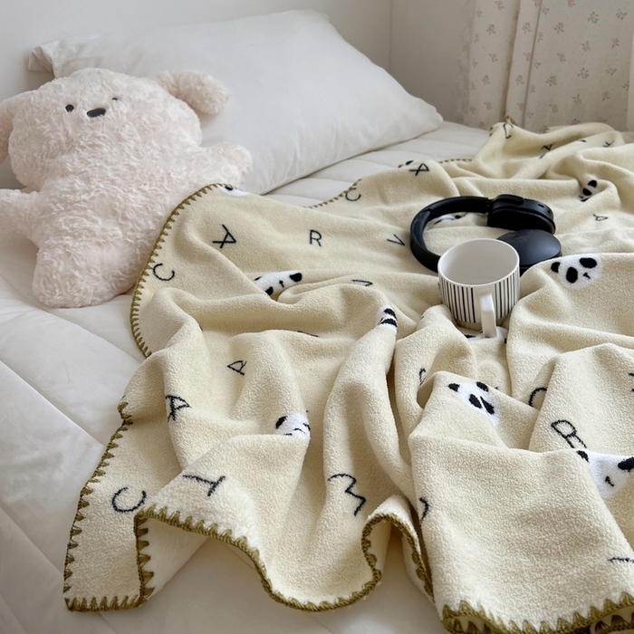 91家纺网 家纺一手货源 找家纺 萝莉家纺 2025新款四季多功能双面宝宝绒暖肤毯米粒绒毛毯 熊猫绿