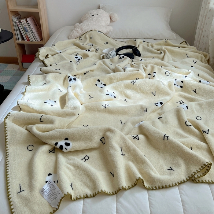 91家纺网 家纺一手货源 找家纺 萝莉家纺 2025新款四季多功能双面宝宝绒暖肤毯米粒绒毛毯 熊猫绿