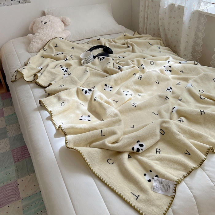 91家纺网 家纺一手货源 找家纺 萝莉家纺 2025新款四季多功能双面宝宝绒暖肤毯米粒绒毛毯 熊猫绿