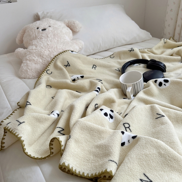 91家纺网 家纺一手货源 找家纺 萝莉家纺 2025新款四季多功能双面宝宝绒暖肤毯米粒绒毛毯 熊猫绿