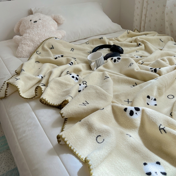 91家纺网 家纺一手货源 找家纺 萝莉家纺 2025新款四季多功能双面宝宝绒暖肤毯米粒绒毛毯 熊猫绿