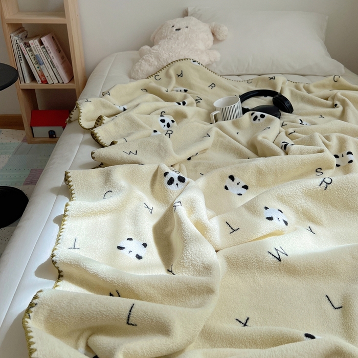 91家纺网 家纺一手货源 找家纺 萝莉家纺 2025新款四季多功能双面宝宝绒暖肤毯米粒绒毛毯 熊猫绿