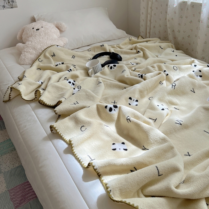 91家纺网 家纺一手货源 找家纺 萝莉家纺 2025新款四季多功能双面宝宝绒暖肤毯米粒绒毛毯 熊猫绿