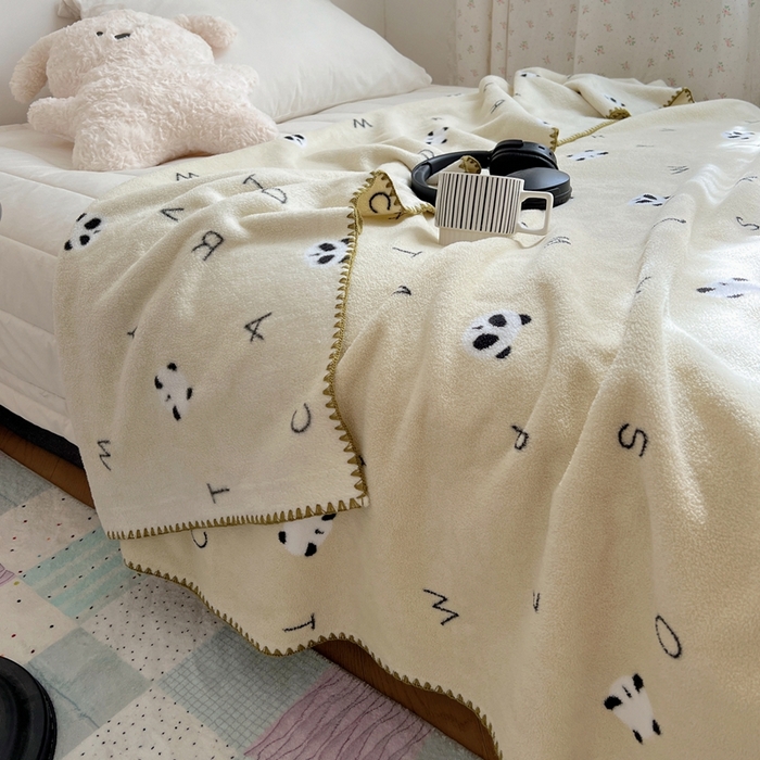 91家纺网 家纺一手货源 找家纺 萝莉家纺 2025新款四季多功能双面宝宝绒暖肤毯米粒绒毛毯 熊猫绿