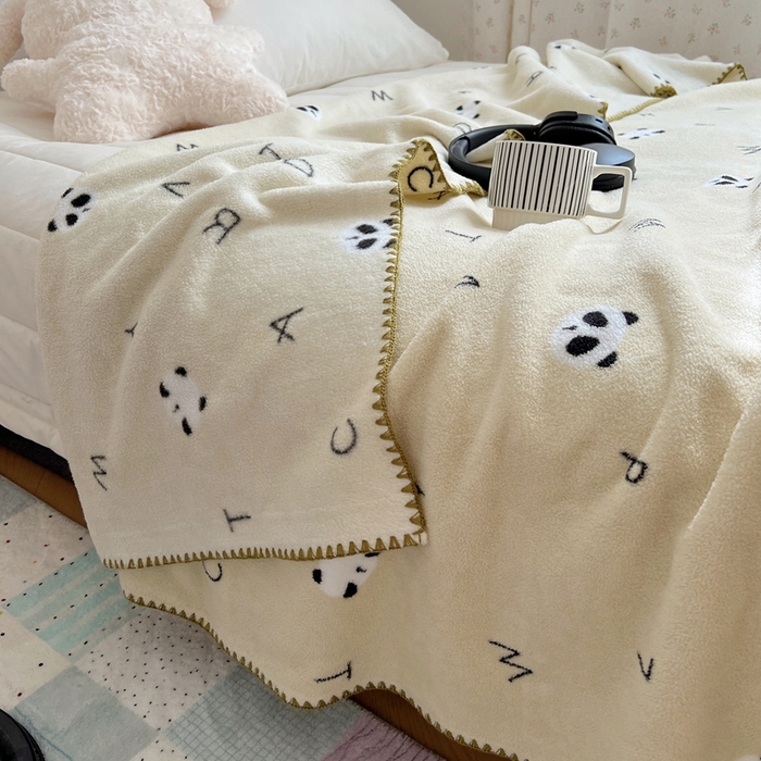 91家纺网 家纺一手货源 找家纺 萝莉家纺 2025新款四季多功能双面宝宝绒暖肤毯米粒绒毛毯 熊猫绿