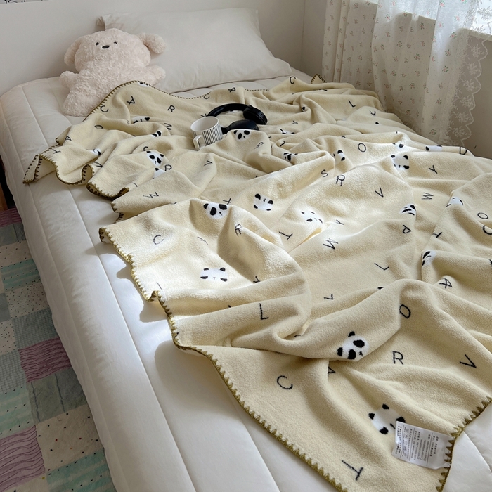 91家纺网 家纺一手货源 找家纺 萝莉家纺 2025新款四季多功能双面宝宝绒暖肤毯米粒绒毛毯 熊猫绿