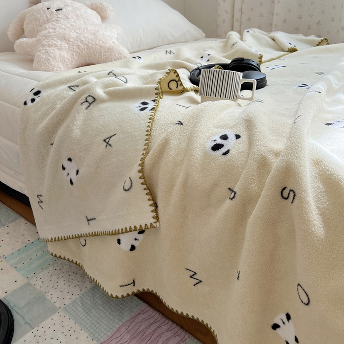 91家纺网 家纺一手货源 找家纺 萝莉家纺 2025新款四季多功能双面宝宝绒暖肤毯米粒绒毛毯 熊猫绿