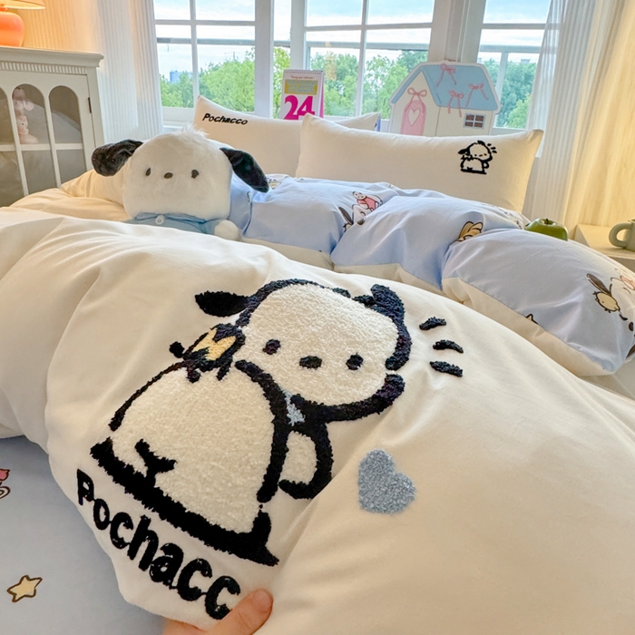 91家纺网 家纺一手货源 找家纺 艾特你 2025新款三丽鸥水洗云朵棉毛巾绣四件套-三丽鸥 调皮狗-白