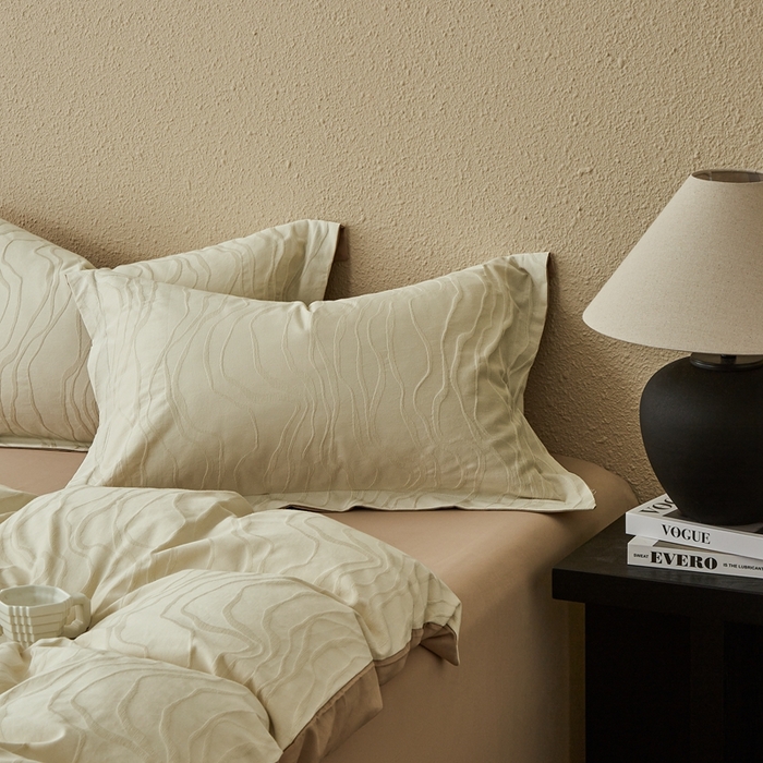 91家纺网 家纺一手货源 找家纺 顾家家居 2025新款全棉厚织提花四件套 卡曼--燕麦