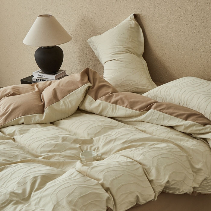 91家纺网 家纺一手货源 找家纺 顾家家居 2025新款全棉厚织提花四件套 卡曼--燕麦