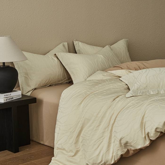 91家纺网 家纺一手货源 找家纺 顾家家居 2025新款全棉厚织提花四件套 卡曼--燕麦