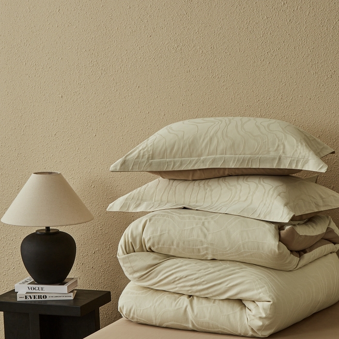 91家纺网 家纺一手货源 找家纺 顾家家居 2025新款全棉厚织提花四件套 卡曼--燕麦