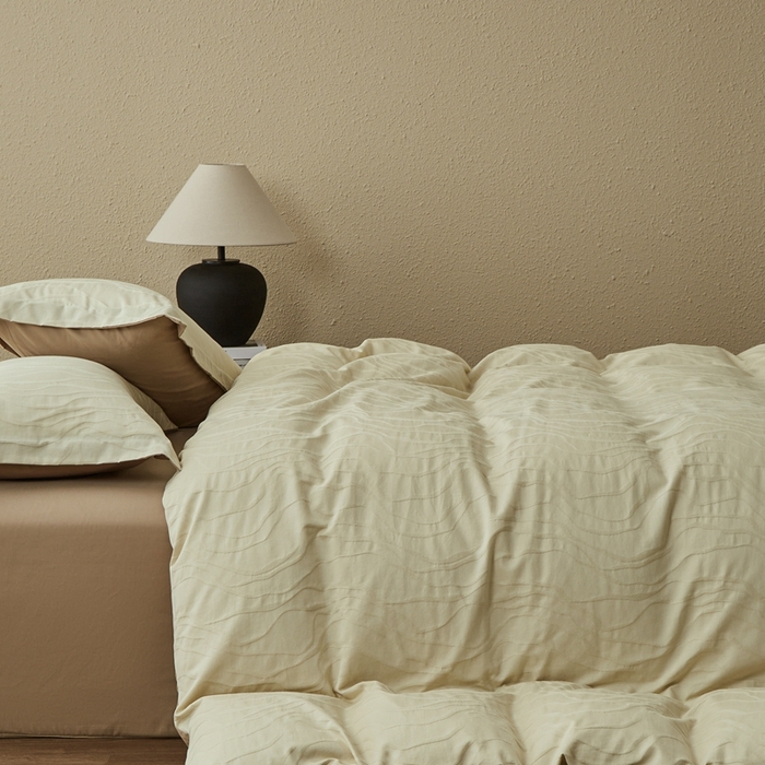 91家纺网 家纺一手货源 找家纺 顾家家居 2025新款全棉厚织提花四件套 卡曼--燕麦