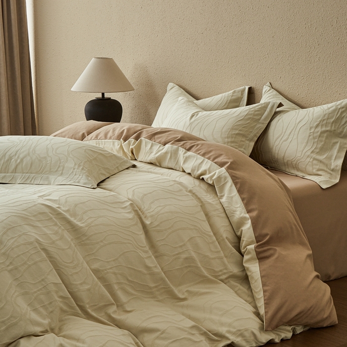 91家纺网 家纺一手货源 找家纺 顾家家居 2025新款全棉厚织提花四件套 卡曼--燕麦