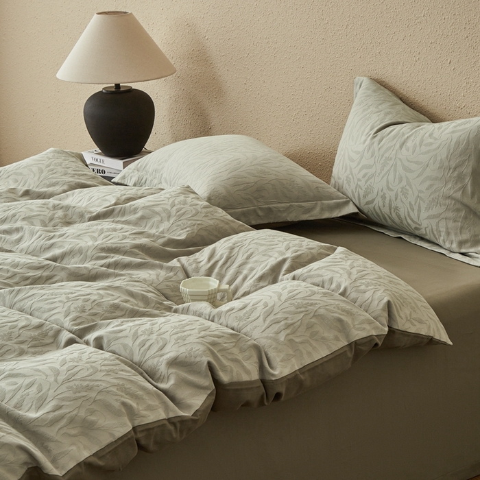 91家纺网 家纺一手货源 找家纺 顾家家居 2025新款全棉厚织提花四件套 弥生--茶褐