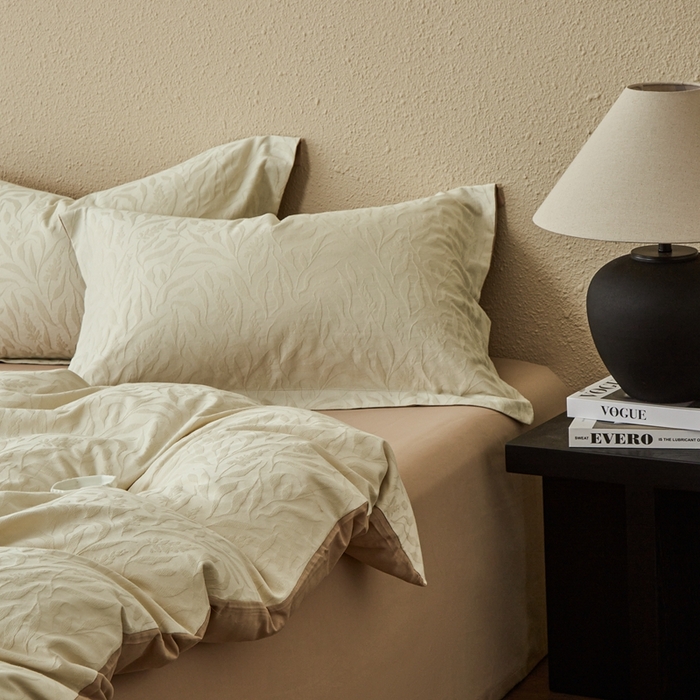 91家纺网 家纺一手货源 找家纺 顾家家居 2025新款全棉厚织提花四件套 弥生--燕麦