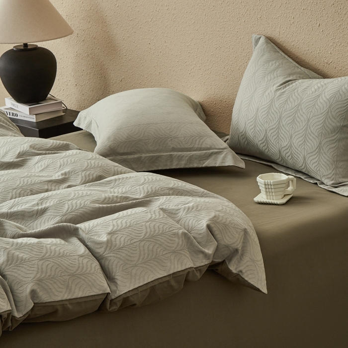 91家纺网 家纺一手货源 找家纺 顾家家居 2025新款全棉厚织提花四件套 珀斯--茶褐