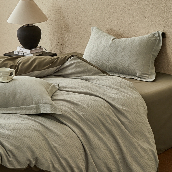 91家纺网 家纺一手货源 找家纺 顾家家居 2025新款全棉厚织提花四件套 珀斯--茶褐