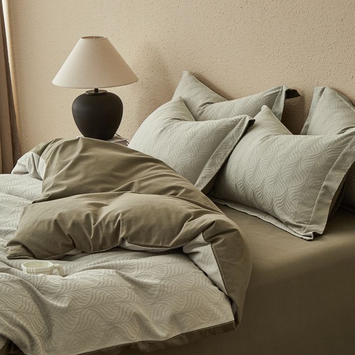 91家纺网 家纺一手货源 找家纺 顾家家居 2025新款全棉厚织提花四件套 珀斯--茶褐