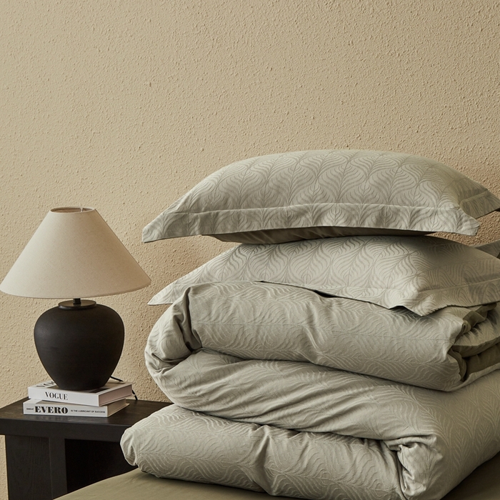 91家纺网 家纺一手货源 找家纺 顾家家居 2025新款全棉厚织提花四件套 珀斯--茶褐