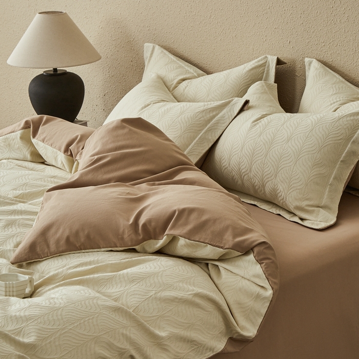 91家纺网 家纺一手货源 找家纺 顾家家居 2025新款全棉厚织提花四件套 珀斯--燕麦