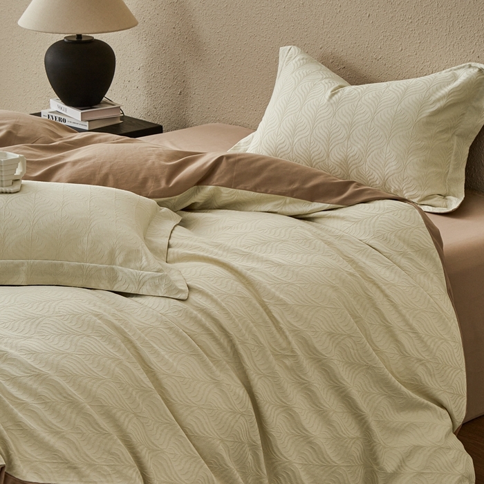 91家纺网 家纺一手货源 找家纺 顾家家居 2025新款全棉厚织提花四件套 珀斯--燕麦