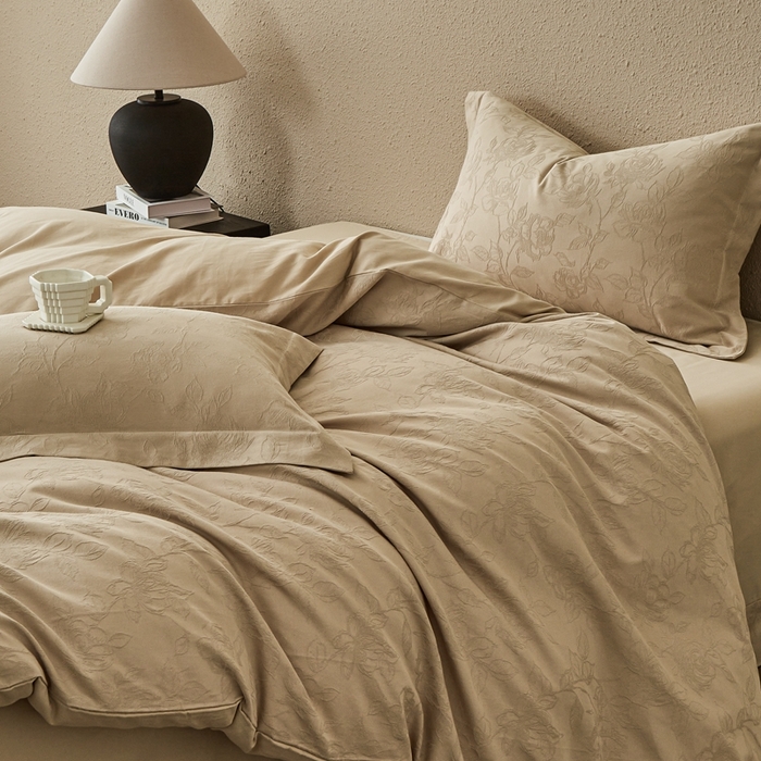 91家纺网 家纺一手货源 找家纺 顾家家居 2025新款全棉厚织提花四件套 月岛--暖玉