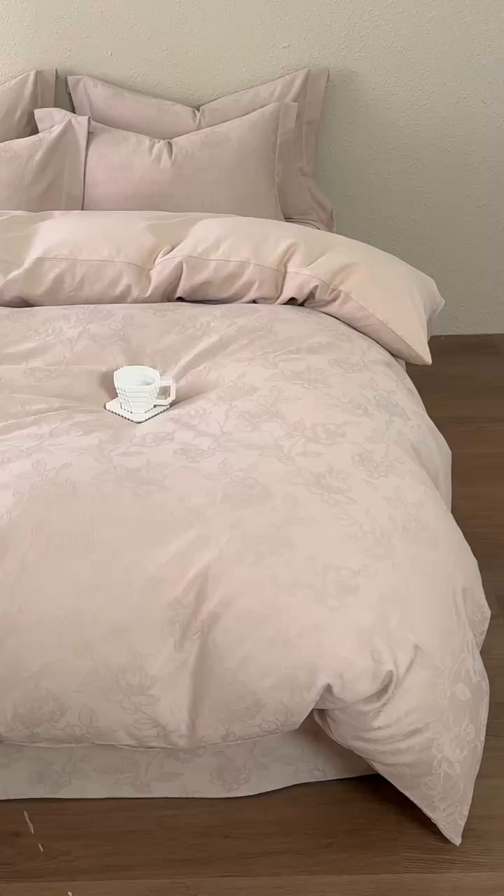 91家纺网 家纺一手货源 找家纺 顾家家居 2025新款全棉厚织提花四件套 月岛--暖玉