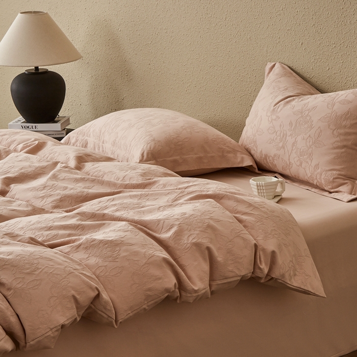 91家纺网 家纺一手货源 找家纺 顾家家居 2025新款全棉厚织提花四件套 月岛--霞光