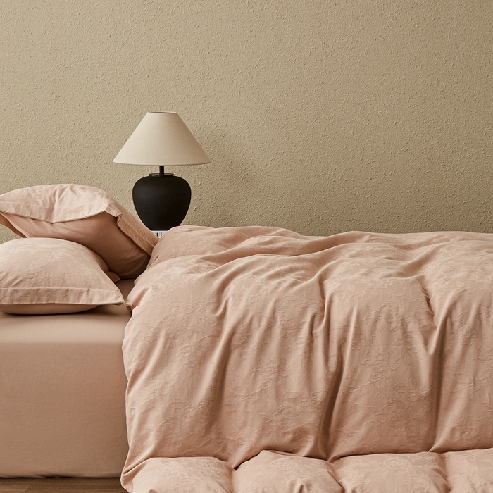 91家纺网 家纺一手货源 找家纺 顾家家居 2025新款全棉厚织提花四件套 月岛--霞光